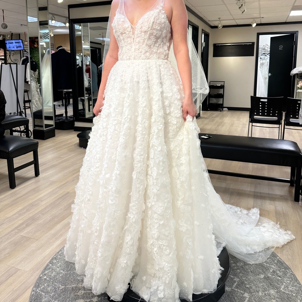 Enaura Zinnia wedding dress, Ivory, Size 10 but fits like 6